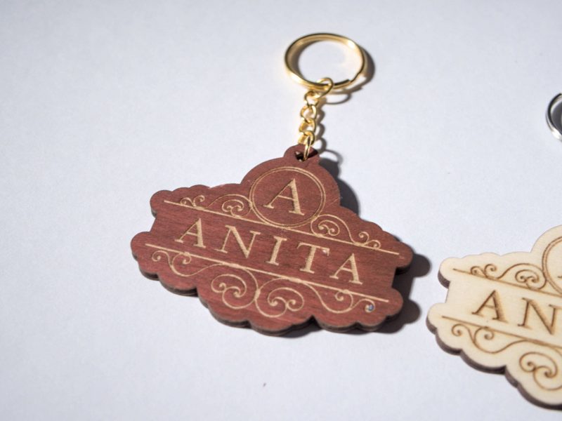 Personalisierter Holz-Schlüsselanhänger "Anita" – Bild 5