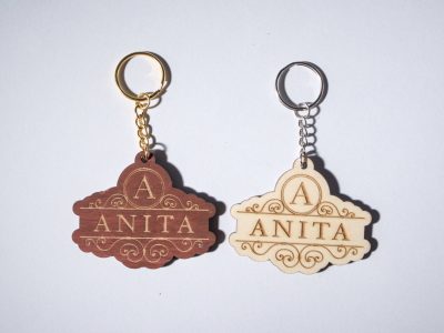 Personalisierter Holz-Schlüsselanhänger „Anita“