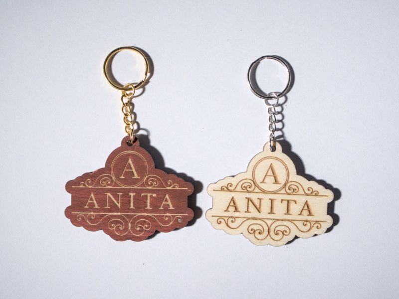 Personalisierter Holz-Schlüsselanhänger "Anita"